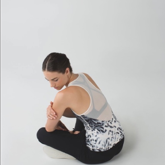 Lululemon Athletica Dance To Yoga Tank - Picture 2 of 10